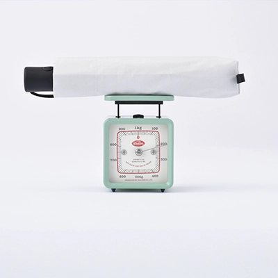 210gの圧倒的な軽さ